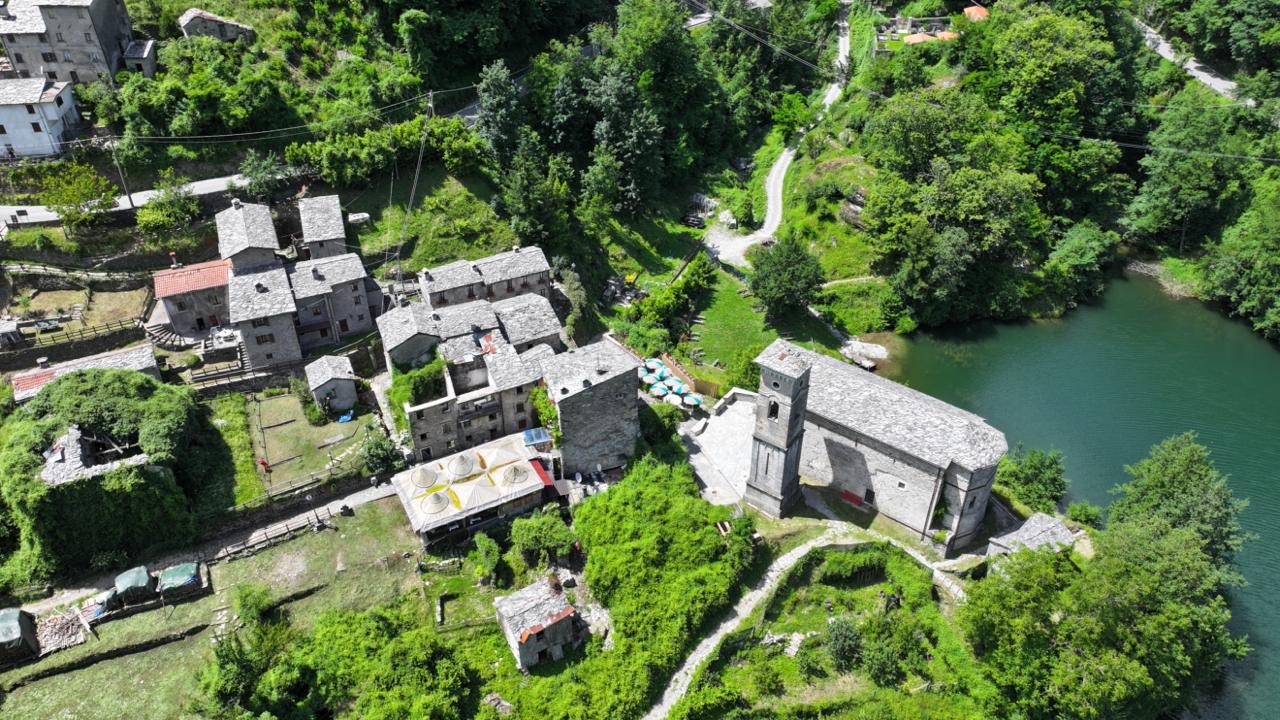 Al momento stai visualizzando Il Lago di Isola Santa è uno specchio d’acqua che riflette la bellezza eterna della natura